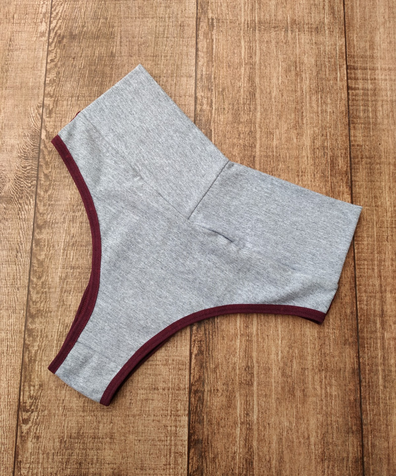 Calcinha Zambelli costas