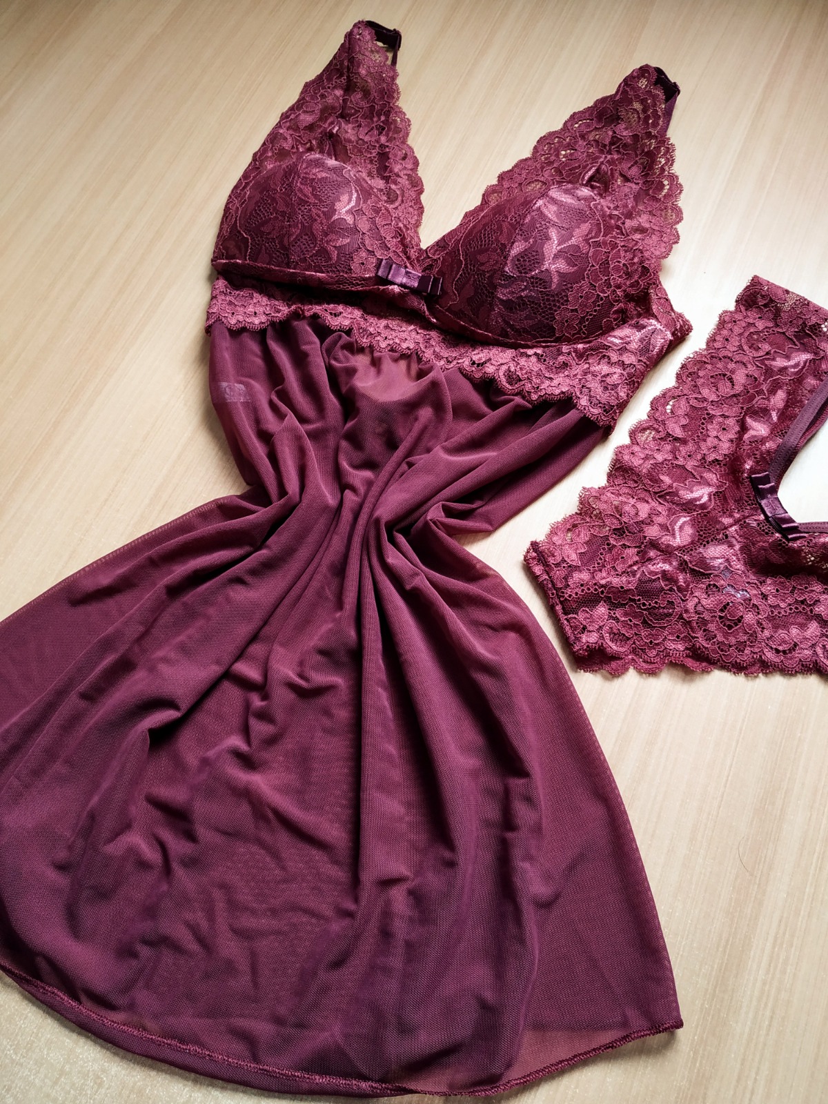 Camisola Renda e Tulle Sensuale - Rubro, P
