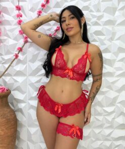 Conjunto Lingerie Sexy Rendado Com Abertura Provocante E Pingente Coração Em Metal
